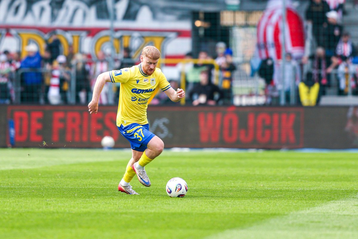 admacag's tweet photo. Sebastian Kerk w meczu #CRAARK zaliczył 7. asystę w tym sezonie ESA i jest wiceliderem klasyfikacji asystentów (Nowak 11 asyst).
Żaden piłkarz Arki Gdynia w XXI wieku nie mógł pochwalić się tyloma ostatnimi podaniami w jednym sezonie Ekstraklasy.
Dzięki, że jesteś Kerki 🫶 https://t.co/e58l6R8F6H