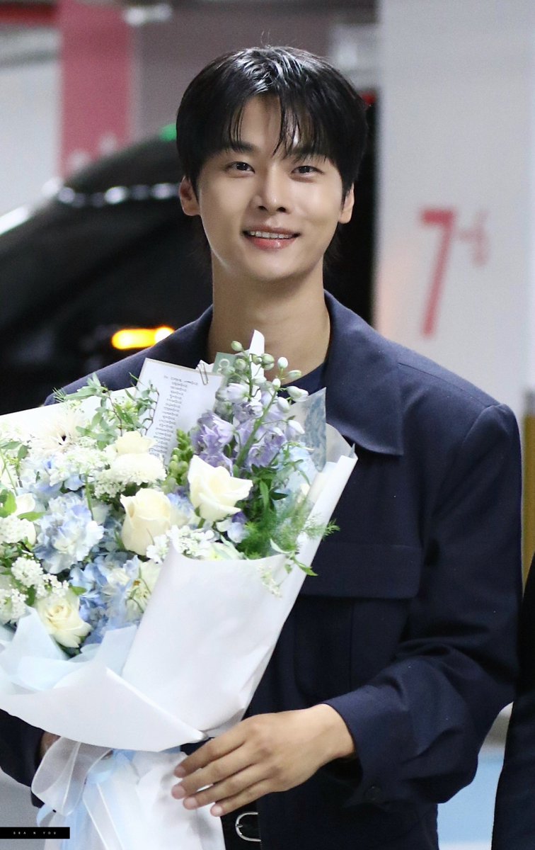 260414 로맨스의 절댓값 제작발표회 퇴근

#차학연 🖤 <a href="/CHA_NNNNN/">차학연 VIXX_N</a> 
#로맨스의절댓값 #가우수 

꽃보다 학연이💙
가까이 와서 인사해줘서 고마워🖤