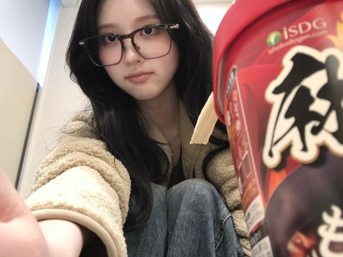 gaeul pics tweet media