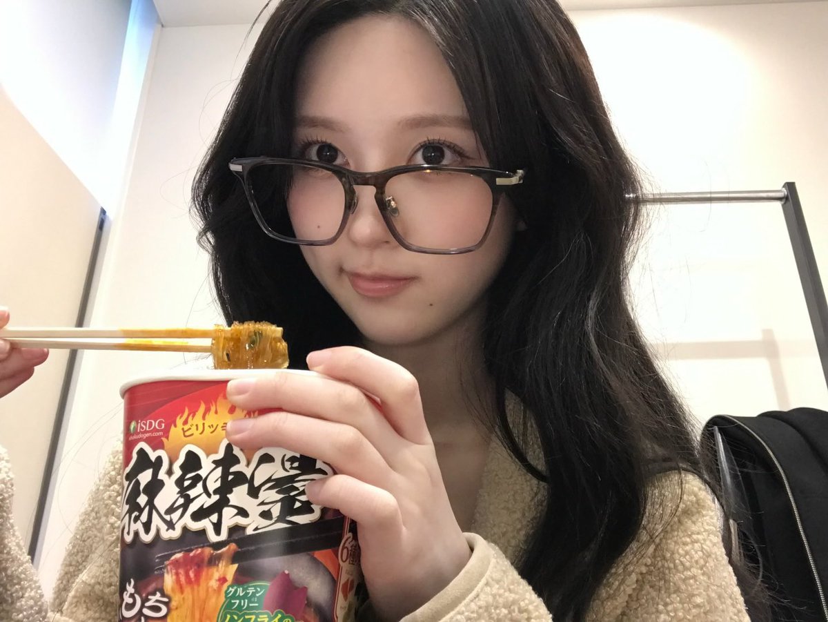 gaeul pics tweet media