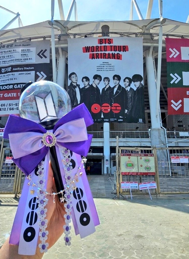 uarmystar613's tweet photo. 다른 날 같은 장소에서 🔍⍤⃝📸 
@jejeggugi 제제님표 리본과 함께 아미밤샷💜

🎀✨️ 아리랑 보라 리본 에디션 +ㅡ+ !! 이 샷을 하루빨리 찍고 싶어 4월의 고양을 더 기다렸는지도 몰라요 ..o̴̶̷᷄ ɞ o̴̶̷̥᷅.. 덕분에 지난 고양콘을 예쁘게 간직해 봅니다 ദിദി

잘 모셔뒀다 다음은..부산에서~😉!? https://t.co/b8u9762sss