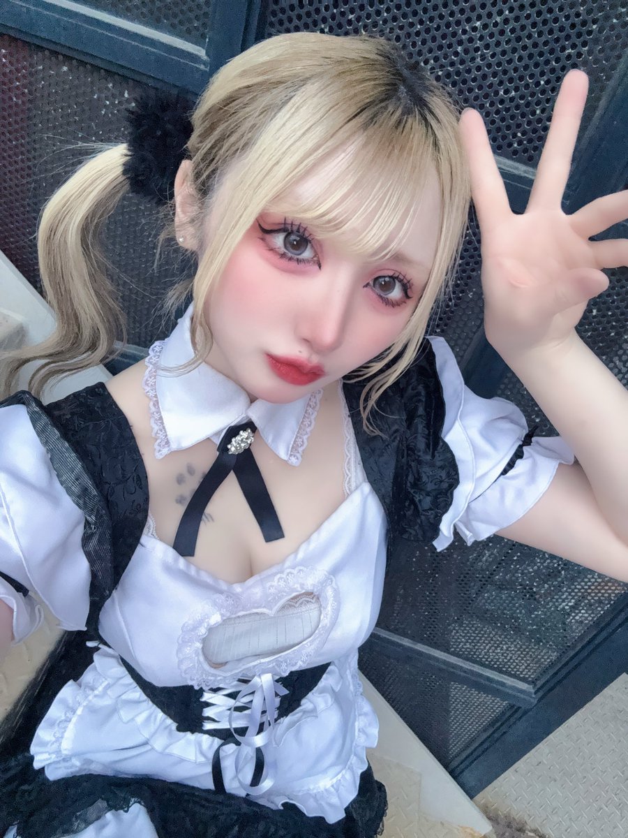 黑もなカ tweet media