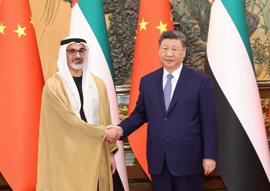 CCTVAsiaPacific's tweet image. Chinese President Xi Jinping met with Sheikh Khaled bin Mohamed bin Zayed Al Nahyan, Crown Prince of Abu Dhabi, United Arab Emirates, in Beijing on Tuesday.

Read more｜阅读更多：shorturl.at/QP72B
📷: xinhua

#China #UnitedArabEmirates #中国 #阿联酋