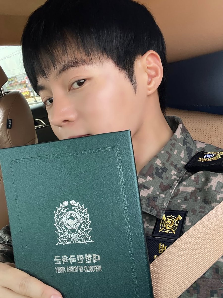 CiipherFRANCE's tweet image. ✨-• Instagram 

Nouveau post de @FranceHwi  
sur son Instagram.❤️‍🔥

Il vient de terminer son service militaire 🥹

©️: instagram.com/p/DXGxF_sDqbx/…

#Ciipher #CPR #싸이퍼 #HWI #휘