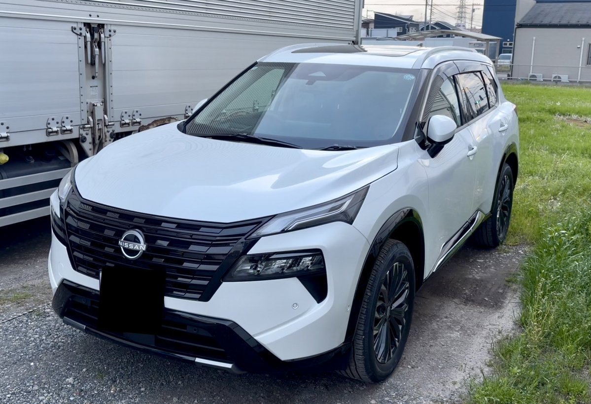 MUQCHI33's tweet image. 新型エクストレイル納車3日後にフルモデルチェンジ発表されて困惑する