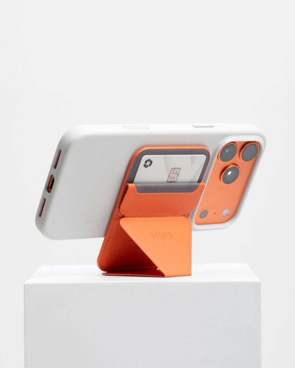 JpMoft's tweet image. 今日も一日、お疲れさまでした ☕️
帰り道も、おうち時間も。 
スマホまわりが整うと、心もちょっと軽くなる。
MOFTと一緒に、ゆっくり休みましょう。
👉x.gd/VxPj6
#MOFT #findmy #スマホスタンド #iphone17pro #ガジェット