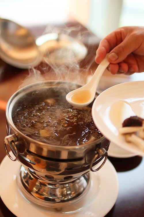 marques_muel's tweet image. Baked my first sourdough loaf! Crusty outside, chewy inside—pure magic.  #HomeBakingJoy #SourdoughMagic