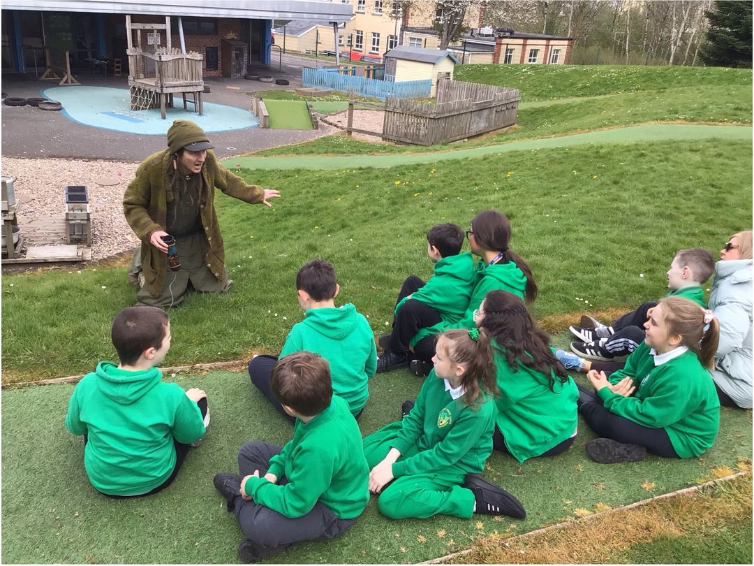glanhowyprimary's tweet image. Pupils in Y Garn had a very exciting day using their creative skills with a local storyteller! We had to use problem solving skills and collaborative skills to help to create our own exciting story! #CreativeMindset #ExpressiveArts @ArtsCouncilofWales #G_FCE