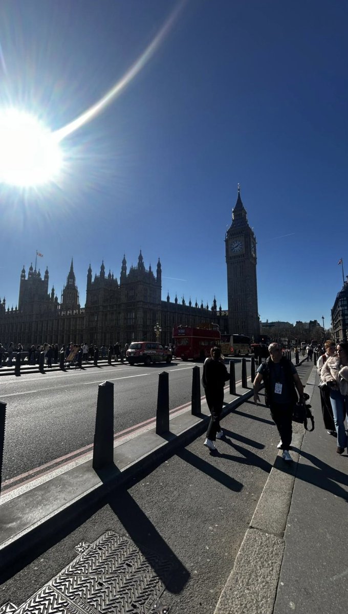 I’m seeing too many salons &amp; barbershops today:
No leadership. No training. Just “figure it out.”
That’s not building a team, that’s neglect.
#leardership #england #team #hairsalons #barbershops