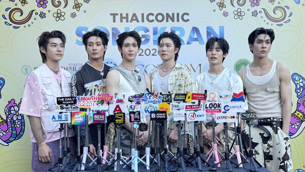 webstarupdate's tweet image. 📍Live สัมภาษณ์หนุ่มๆวง #DEXXth

Link &amp;gt;&amp;gt; youtube.com/live/Z3i0ObtUv…

DEXX SONGKRAN26 ICONSIAM 
#DEXXxICONSIAM 
#JamesSu #TutorKrp #mynameis_yim 
#auautnp #porsuppakarn #twnpich