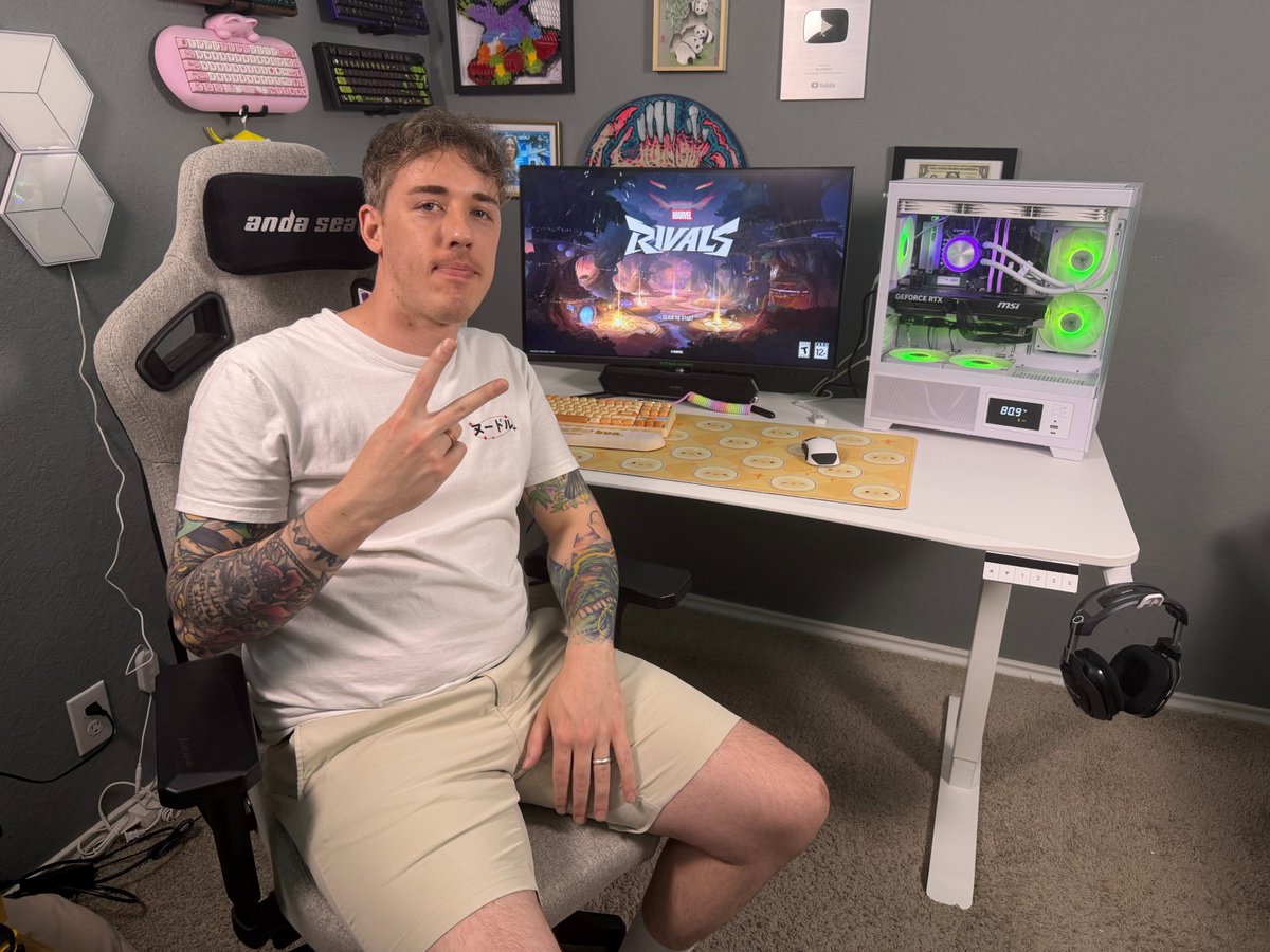 andaseatchair's tweet image. Soft gray meets clean white. 🤗
👉 Tag us in your #AndaSeat setup for a chance to be featured!

📷: NoodleNick from Youtube

Link in bio | Andaseat Xtreme + Kaiser

#andaseat #gamer #gamingchair #ergonomic #xtreme #heightadjustable #standingdesk #comfort #officechair