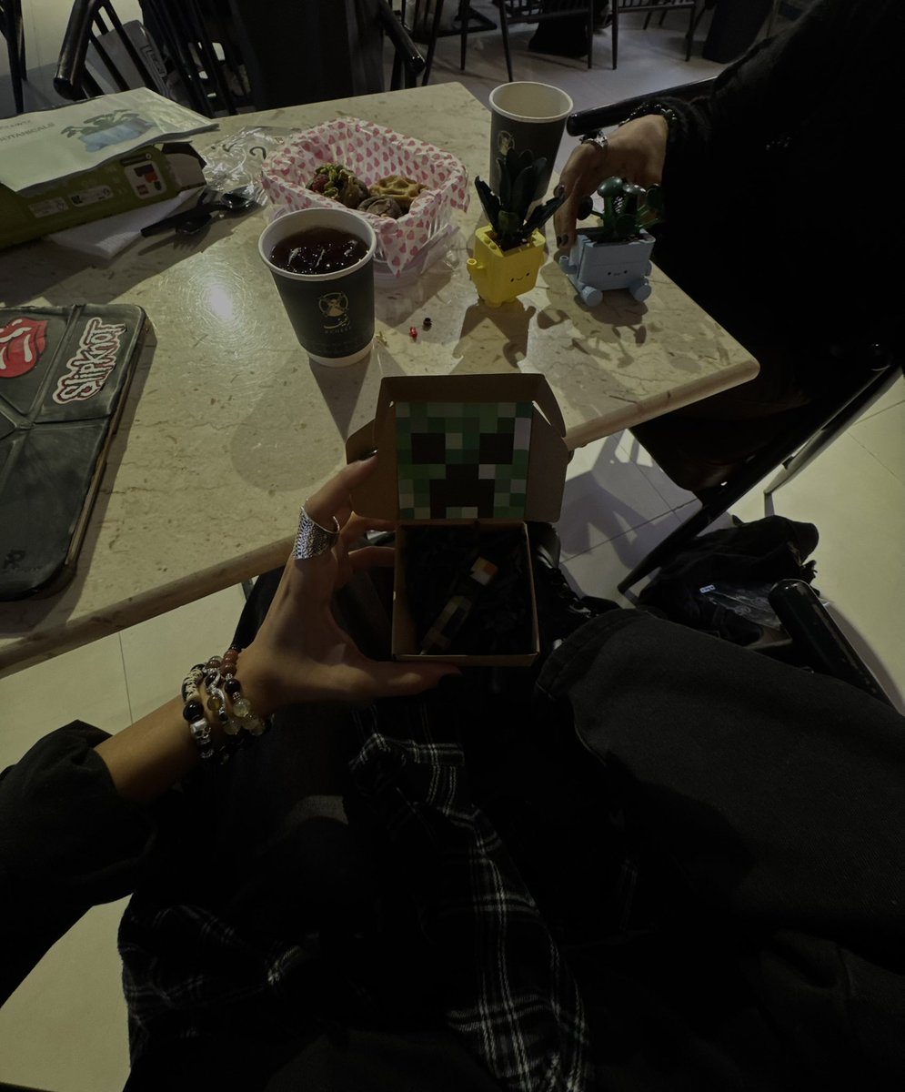 IMNOTURWOLFY tweet media