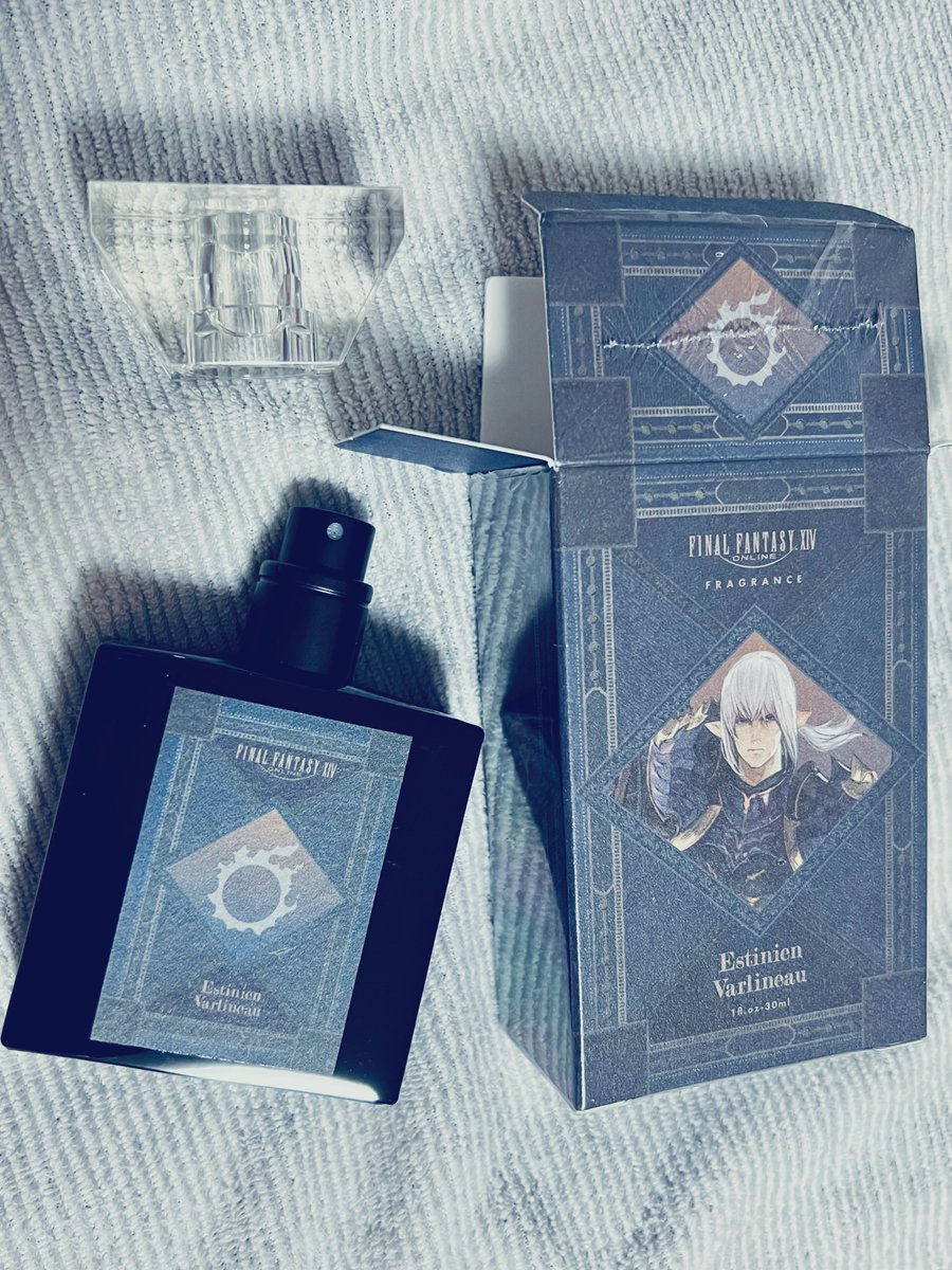 寝室で開封して「ふ〜ん……これが深夜に女性の部屋にズケズケ入り込んだうえ窓から出て行く男(32)のにおいね…………へぇ〜…………」ってなってる　店舗で嗅ぐのとは趣が違う