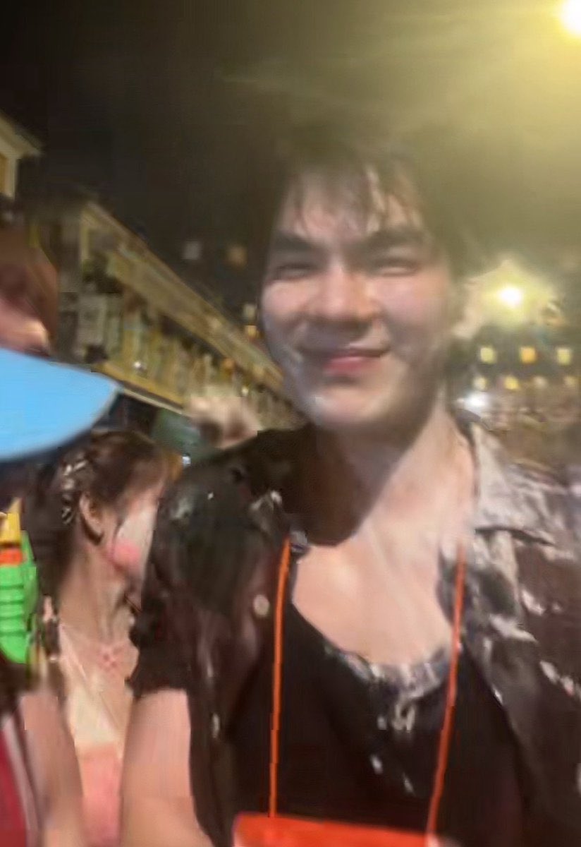 ซองกันน้ำสีส้ม แปล