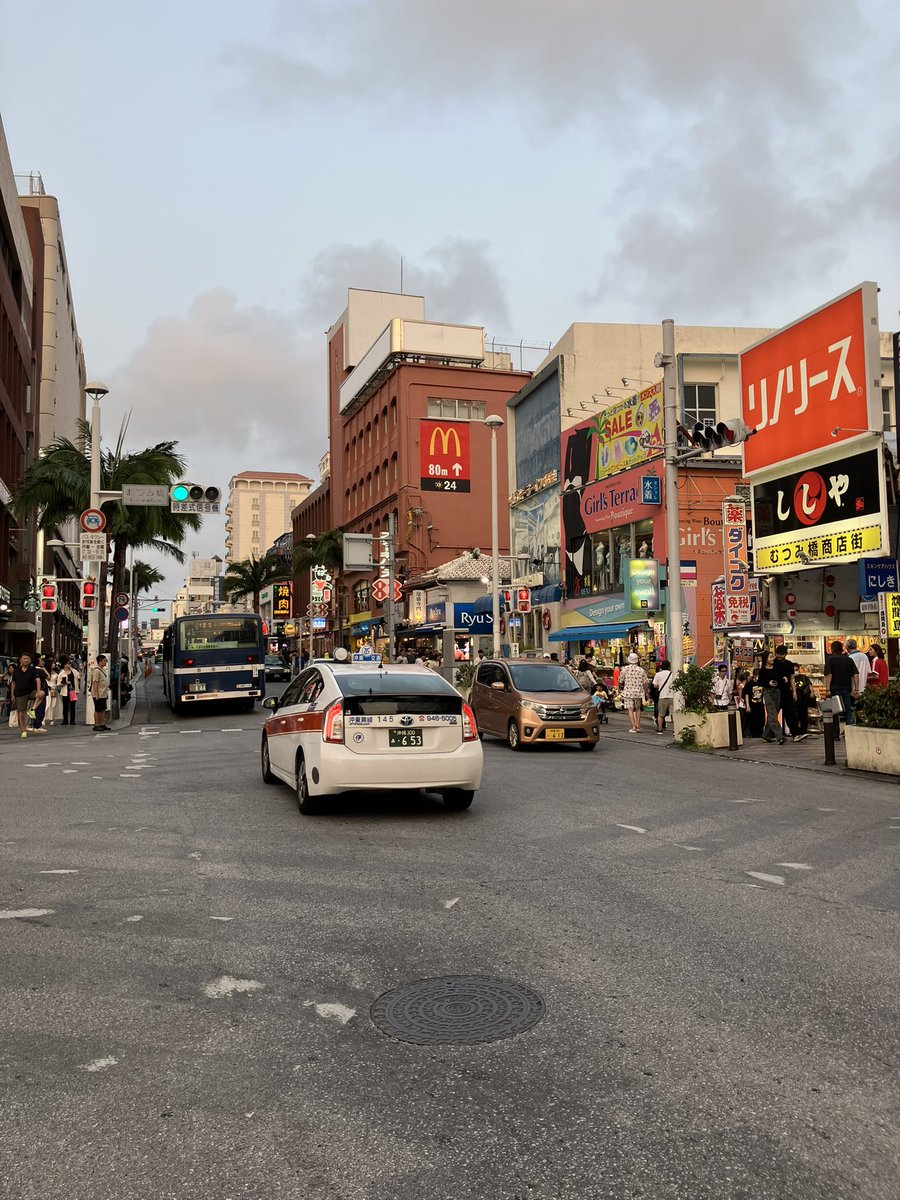 zinc4649's tweet photo. ノープランで沖縄に今来た
円安の影響で外国人ばかりだな

11泊12日だから、長めの旅になる
宿は決まって無い https://t.co/ivsxGJb91J