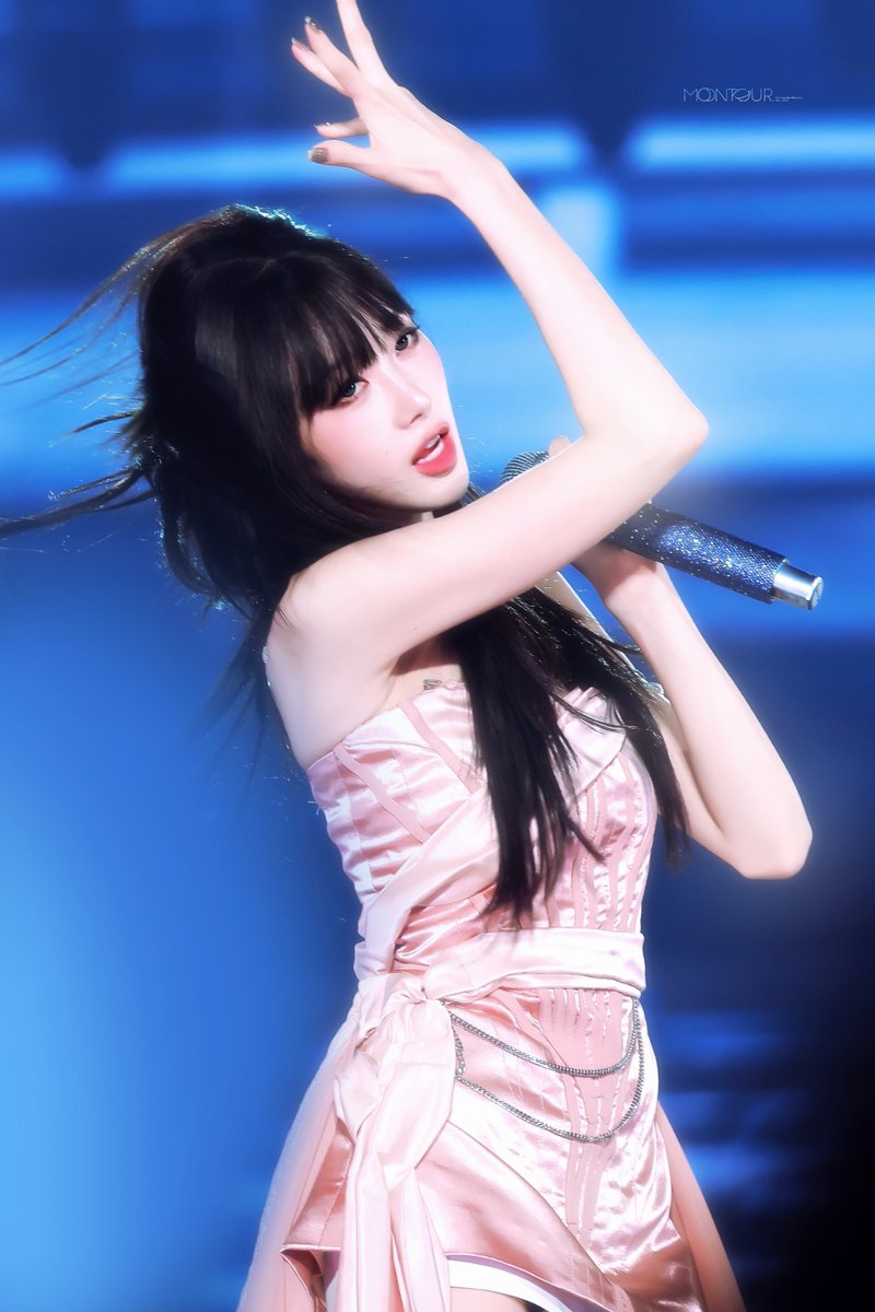 MoonTour. tweet media