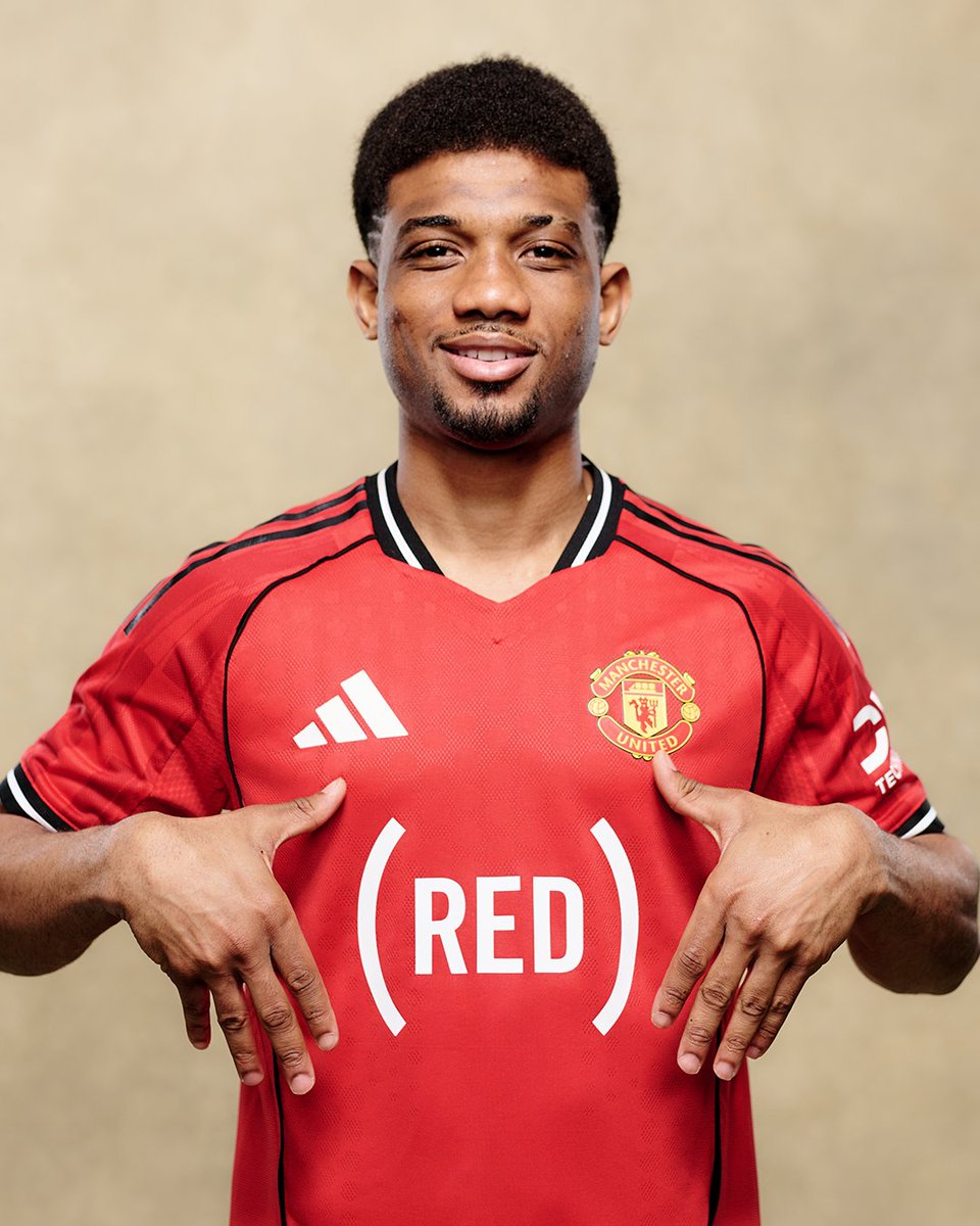 ManUtd's tweet photo. Introducing the @Snapdragon #RED4LIFE collection โค๏ธ