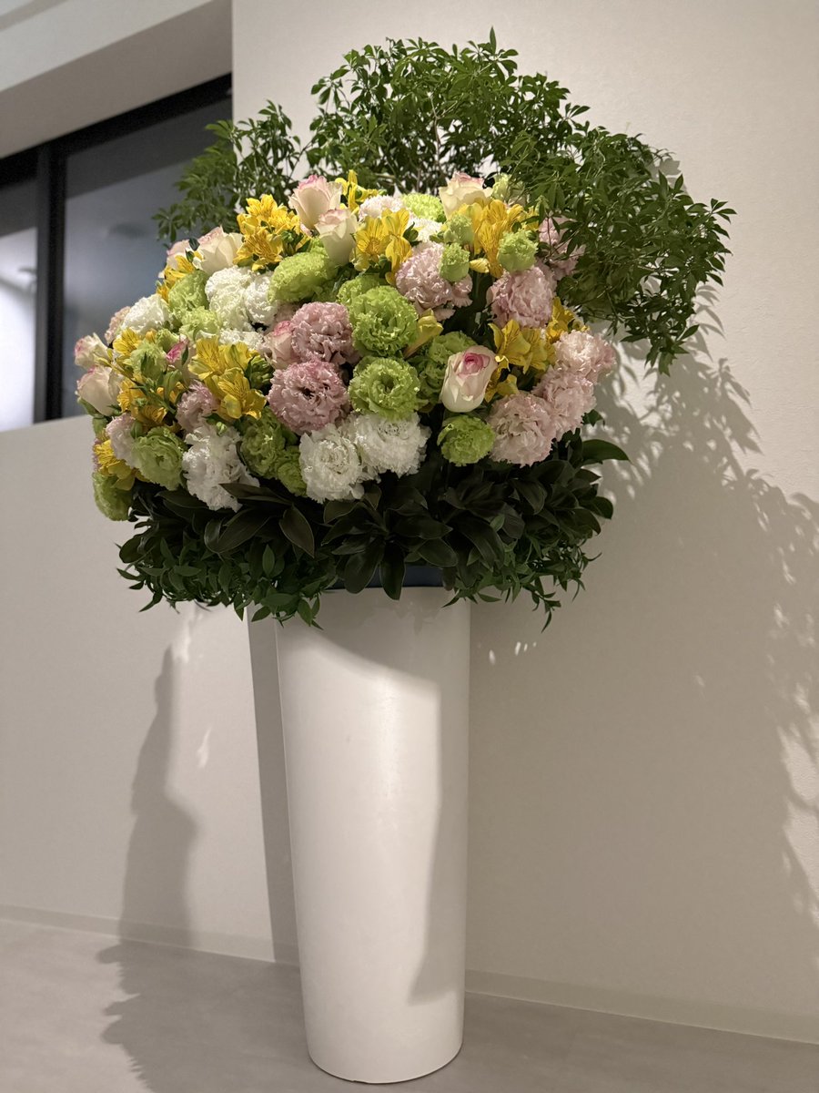 SUNOA_TOKYO's tweet photo. 本日から新しいお花が皆さんをお出迎えしております💐👀
週替わりの花で、生花を使用してます✨
毎週違う雰囲気のSUNOAを楽しんでください😊
#麻布十番 #バー #生花 #SUNOA https://t.co/IB7geKlQWN