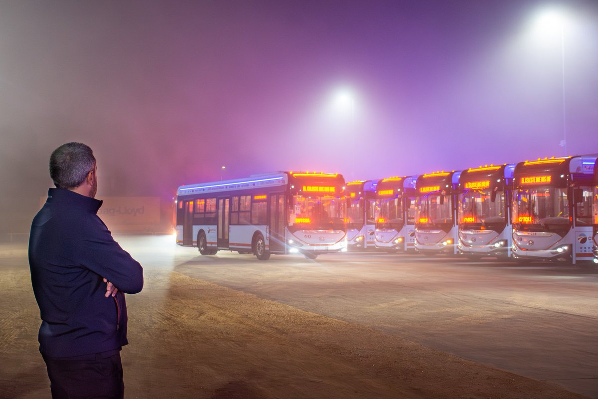 cutcsaok's tweet photo. 𝐒𝐞𝐠𝐮𝐢𝐦𝐨𝐬 𝐚𝐯𝐚𝐧𝐳𝐚𝐧𝐝𝐨 ⚡️

📸 Llegaron 30 nuevos buses eléctricos Higer a Planta Veracierto. 

#ElCelesteQueNosUne
#RumboALos100Años https://t.co/DM4QOst92G