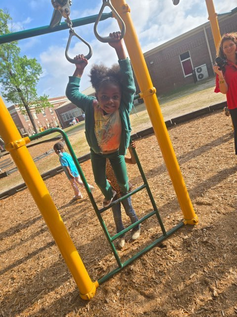 HarperEagles's tweet image. Fresh air + play = big smiles! 🌤️ Ms. Griffin &amp;amp; Ms. Fortson’s Pre-K had a blast exercising and exploring outside today — little bodies, big energy! #EarlyEd #PlayMatters