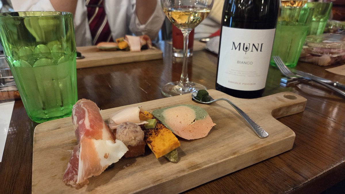 Alternative991 tweet media