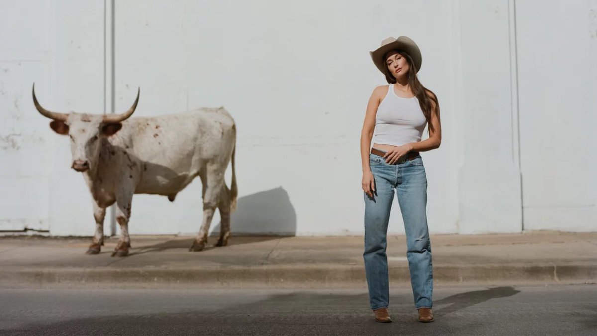 KaceyBrasil's tweet photo. 🚨 RUMOR: Kacey Musgraves pode sair em turnê no segundo semestre desse ano com a “Middle of Nowhere Tour” 𐚁

2 ingressos para um show da cantora na CFG Arena, em Baltimore, estão sendo leiloados por uma caridade local. A data desse show ainda não anunciado seria 5 de setembro. https://t.co/kVdXZiiRhx