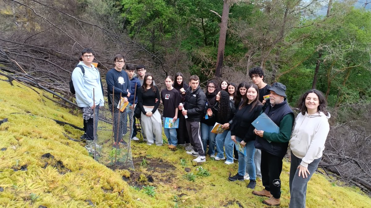 Ridimoas's tweet image. 🟢 Hai uns días achegáronse a Ridimoas desde o IES Manuel Chamoso Lamas, para coñeceren os traballos de conservación e o estado de rexeneración do bosque. 🐾🌿💚