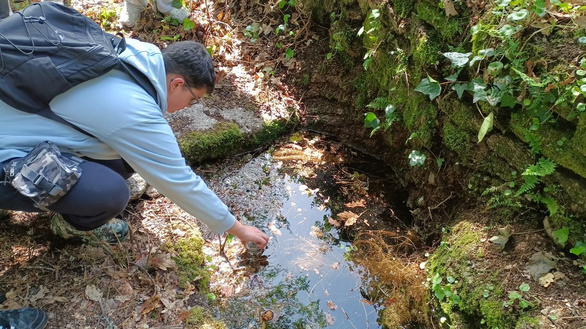 Ridimoas's tweet image. 🟢 Hai uns días achegáronse a Ridimoas desde o IES Manuel Chamoso Lamas, para coñeceren os traballos de conservación e o estado de rexeneración do bosque. 🐾🌿💚