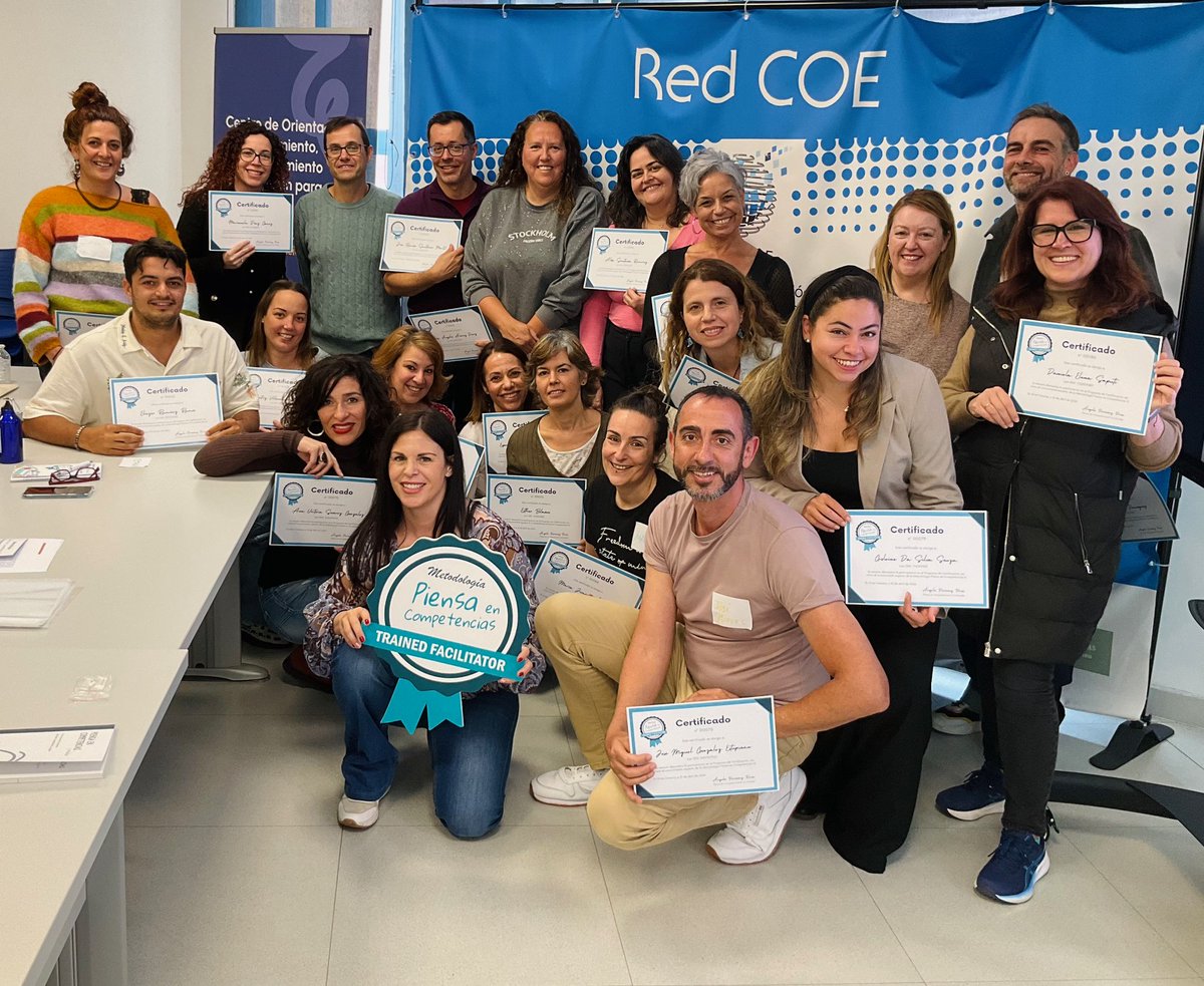 SCEmpleo's tweet photo. ¡Concluye con éxito el Programa de Certificación “Piensa en Competencias”! #COECanarias , La metodología diseñada por Ángela Periáñez Picón basada en la gamificación para trabajar las competencias profesionales. ¡Gracias por hacerlo posible! #RedCOE #SCEmpleo https://t.co/ufjO9FUwNM