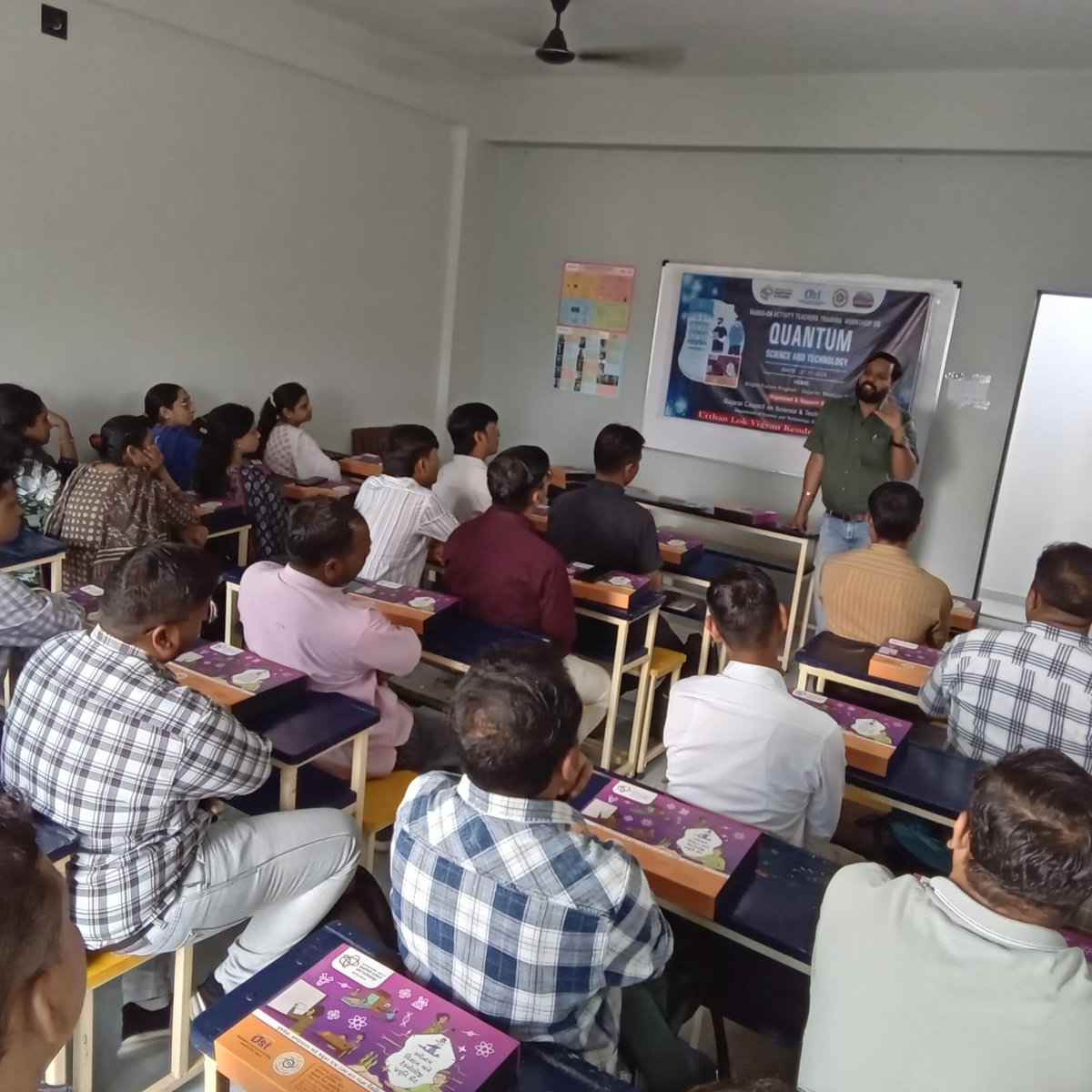 Iplabcscudepur's tweet image. Empowering the educators who shape our future! 🚀 Successful hands-on training workshop for teachers on #QuantumScience and #Technology.
By equipping teachers with the right kits and #knowledge, we are bringing the wonders of the quantum world directly to the classroom. 🧪💻