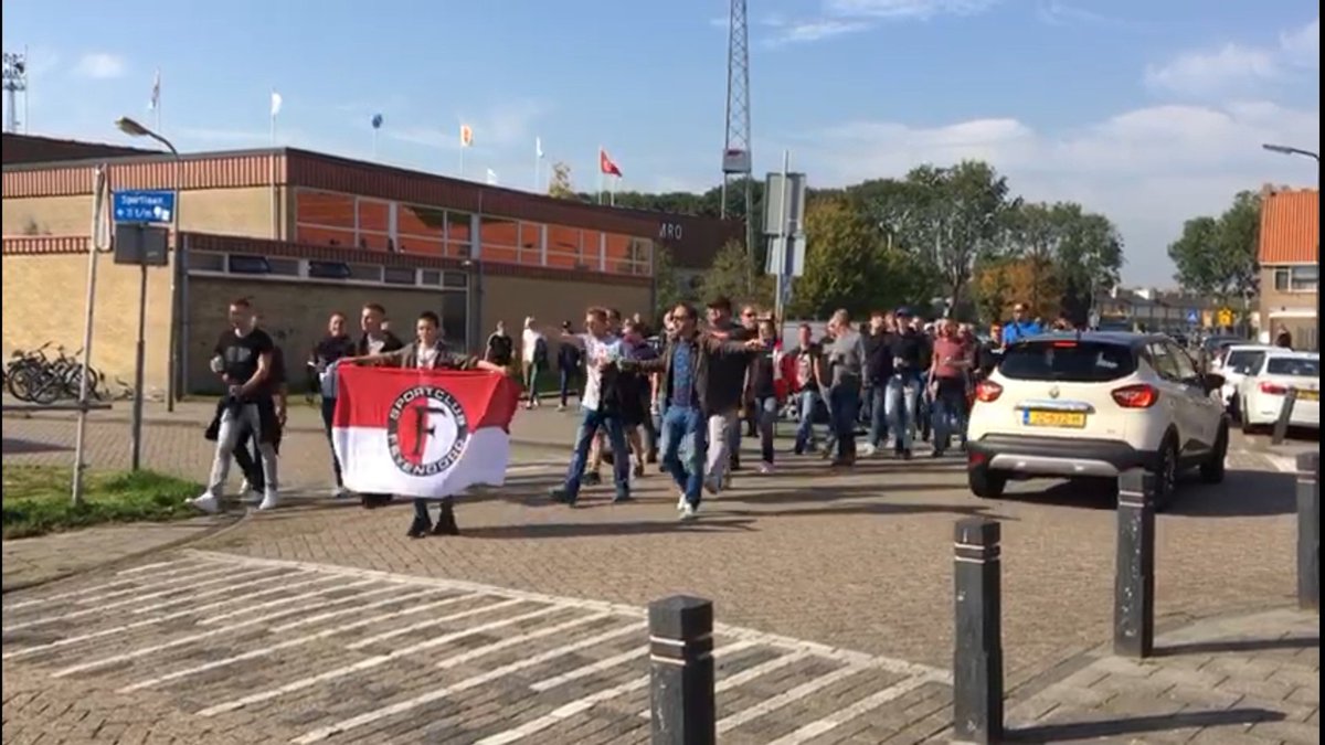Oktober 2018. Met 104 naar Volendam. Een burgemeester in paniek en wedstrijd werd verplaatst naar het plaatselijke stadion. De toenmalige voorzitter van Sportclub #Feyenoord ging tussen de supporters zitten. Had Cees Ultee dat ook gedaan? Het antwoord laat zich raden 🧹🧹🧹