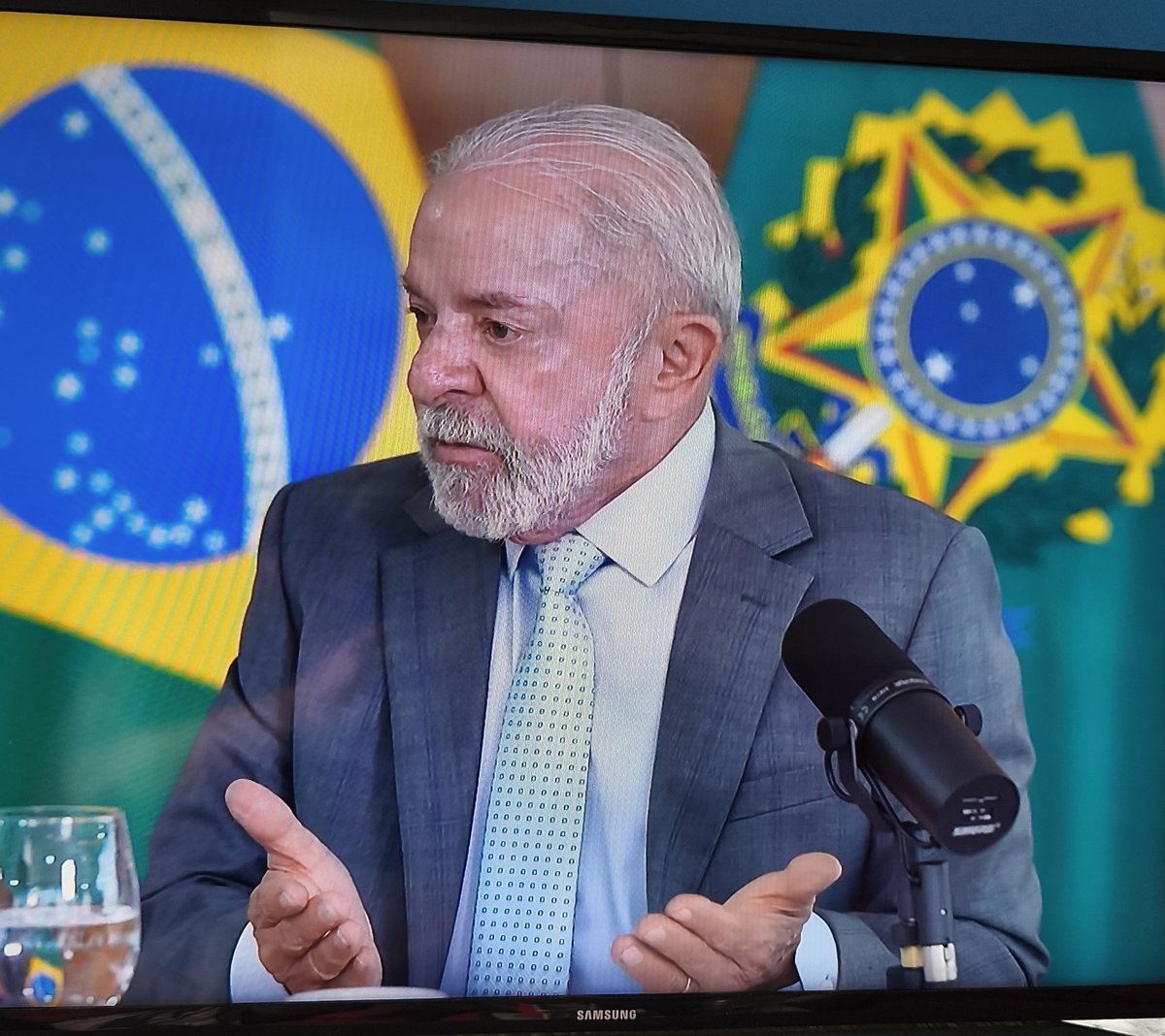 "Eu tive conversa com um dirigente da Globo para mostrar a irresponsabilidade daquele PowerPoint. Como já fui vítima muitas vezes, eu tive uma conversa muito séria. Não dá pra gente admitir esse tipo de sacanagem", presidente Lula em entrevista à TV 247.