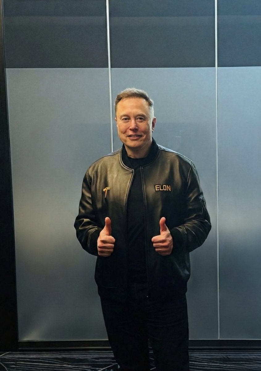 Robertl83909710's tweet image. 马斯克最近几个“未来感”很强的访谈，大家看了吗？

真的太炸裂了！

他断言，未来3-7年，世界会发生颠覆性变革！

白领将成为第一批被AI淘汰的对象；

知识壁垒正在被AI抹平，学历断崖式贬值，学校将来只剩社交价值；

最多4年，孩子寒窗苦读刷了十多年的知识，AI一秒搞定，知识成本只值“一度电”的钱。