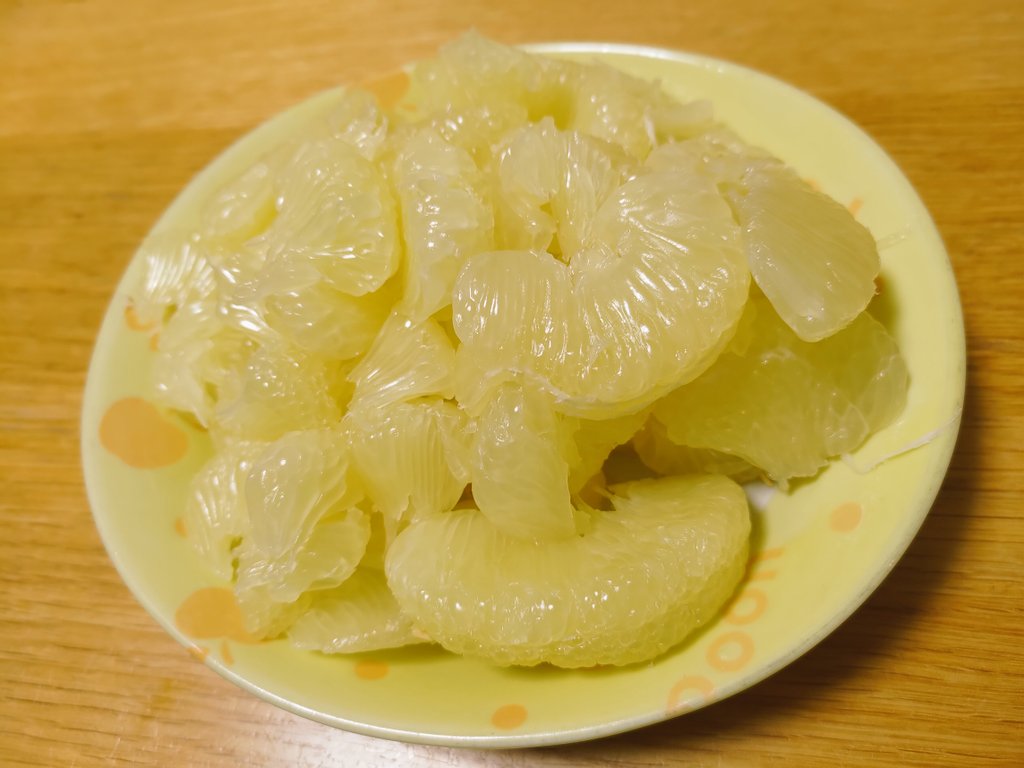 お酒強くなったんかなてアホなこと考えながら文旦の皮をひたすら剥いてた🍊
夫が手伝ってくれたから早くできた！
剥くのは大変だけど、おいしさもひとしお(๑´ڡ`๑)