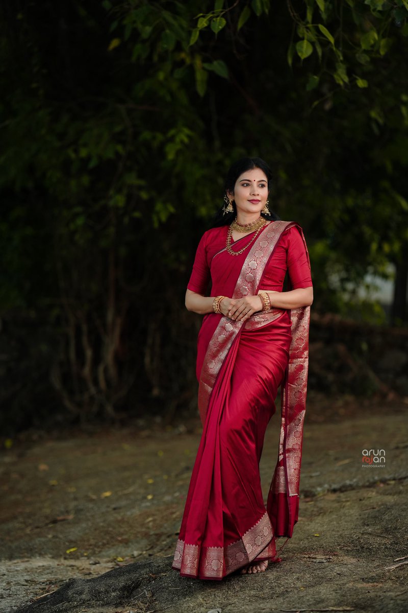 SshivadaOffcl's tweet photo. ഏവർക്കും ഹൃദയം നിറഞ്ഞ വിഷു ആശംസകൾ 🌼

இனிய புத்தாண்டு நல்வாழ்த்துகள் 🌸✨

Clicked by @arun_rajan_photography_ 
Jwellery @LeelaaOnline https://t.co/msVntK2iEh