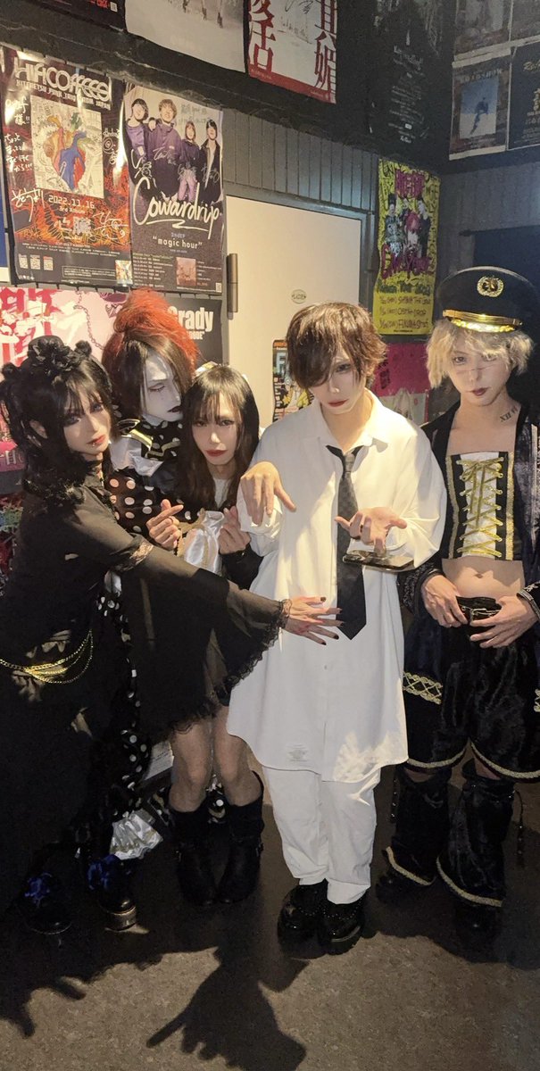 MADARA_INFO's tweet photo. 4月14日福岡graf
ありがとうございました。

マダラ（改）　
Vo.ルち（マダラSupport Dr.）
Gt.空-sora-
Gt.かや
Ba.薫流
Dr.悠愛（Support）

セットリスト
1. aLife
2. リロード
3. FATAL PUBLIC SICK's
4.the CORE
5.諸刃のKiss https://t.co/w6rbZ4PjhP