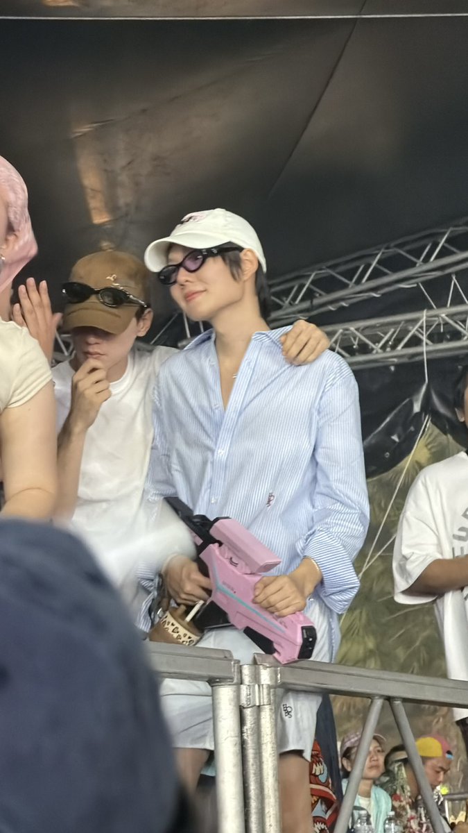 นี๋ร์ Ní tweet media