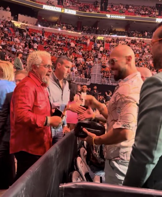 MrsDubya6's tweet photo. @FoodNetwork @GuyFieri So is the Food Network also pro-rape & pro-misogyny, or is it just your biggest star, Guy Fieri, who hates women & gays and spends his time hanging around with rapists like Andrew Tate and Trump??
#Shameful #FireFieri #CharacterCounts https://t.co/3H6Tt3BRg7
