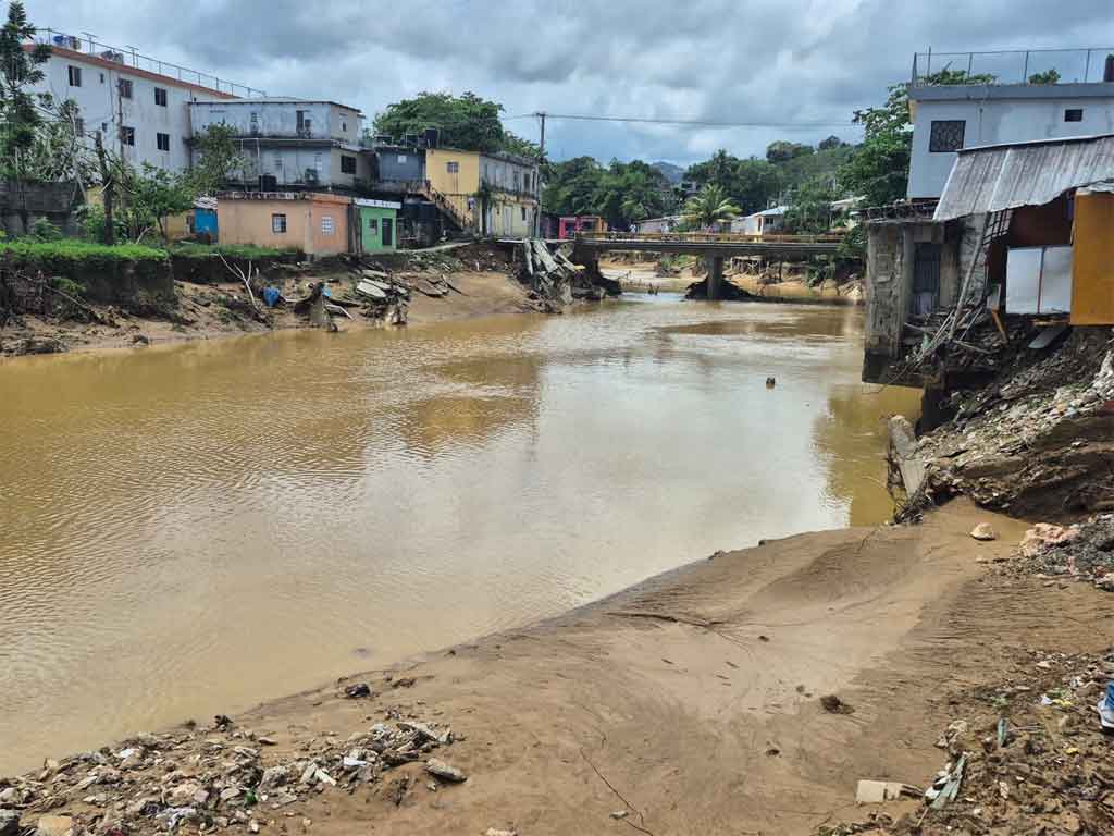 PrensaLatina_cu's tweet image. La caída de árboles y postes eléctricos, calles obstruidas y zonas sin servicio de energía, figuran entre las principales afectaciones reportadas en el Distrito Nacional, a causa de las fuertes lluvias en #República Dominicana🇩🇴.
Más En Prensa Latina 
prensa-latina.cu/2026/04/14/inu…