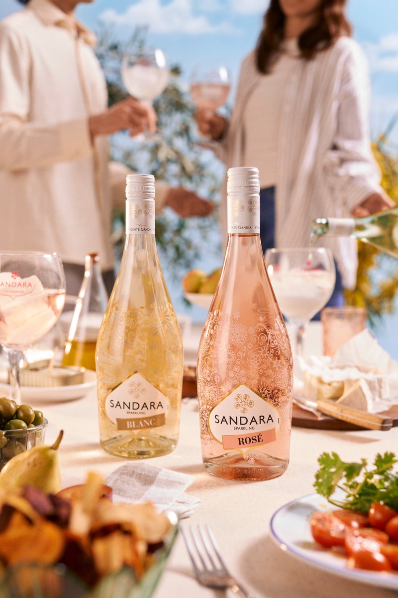 bodegasgandia's tweet image. ✨ Sandara estrena imagen ✨ Más fresca. Más luminosa. Con la chispa de siempre.

🥂 ¿Con cuál brindas hoy: Sandara Blanco o Sandara Rosado?

#sandara #sparkling #bodegasgandia #vicentegandia #bodegasvicentegandia