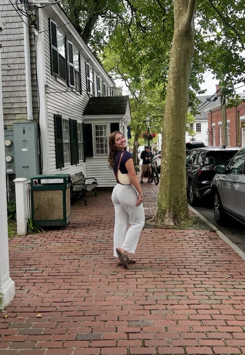 adevegen's tweet photo. This bop is BUILT 😵‍💫😩😫🍑 https://t.co/vCCNSUVLQM