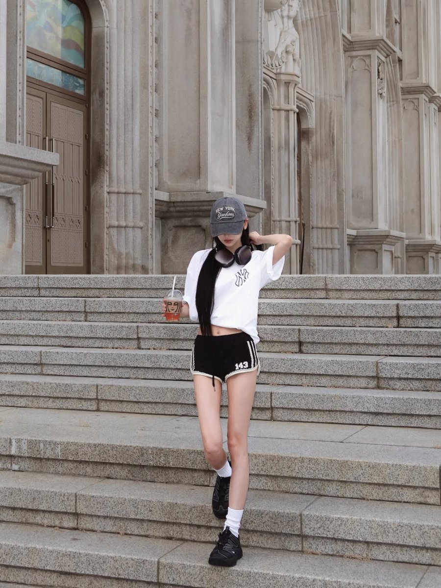 niteTanz's tweet photo. 𝓱𝓮𝓵𝓵𝓸 𝔀𝓸𝓻𝓵𝓭 ——
                               #𝐧𝐭𝐥𝐮𝐝𝐚𝐢𝐥𝐲 https://t.co/BCz1yBAjPq