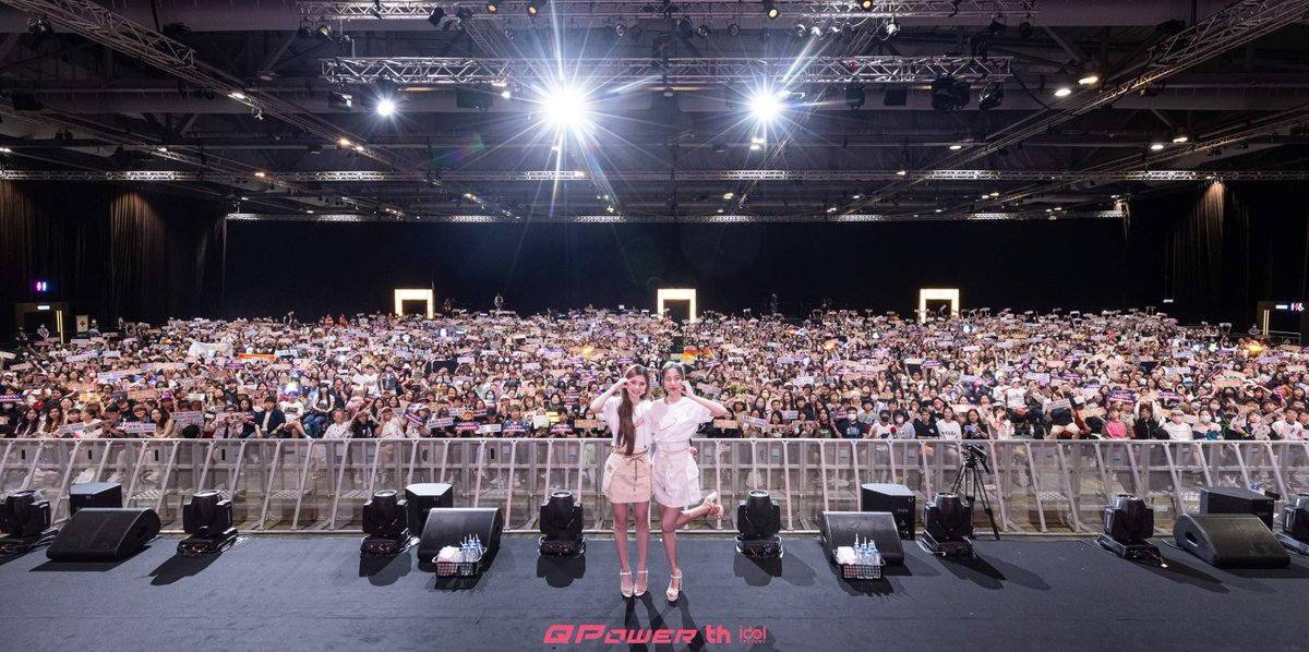 C© คิม 4E tweet media