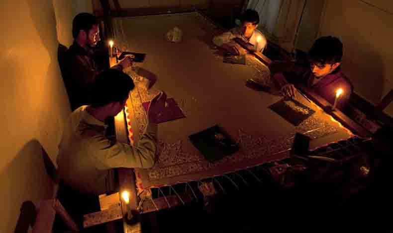 Nawaiwaqt_'s tweet image. حکومت کا شام 5سے رات 1 بجے تک روزانہ سوا دوگھنٹے کی لوڈشیڈنگ کرنے کا فیصلہ
nawaiwaqt.com.pk/14-Apr-2026/19…
#Islamabad #Govt #LoadShedding @MoWP15  @GovtofPakistan