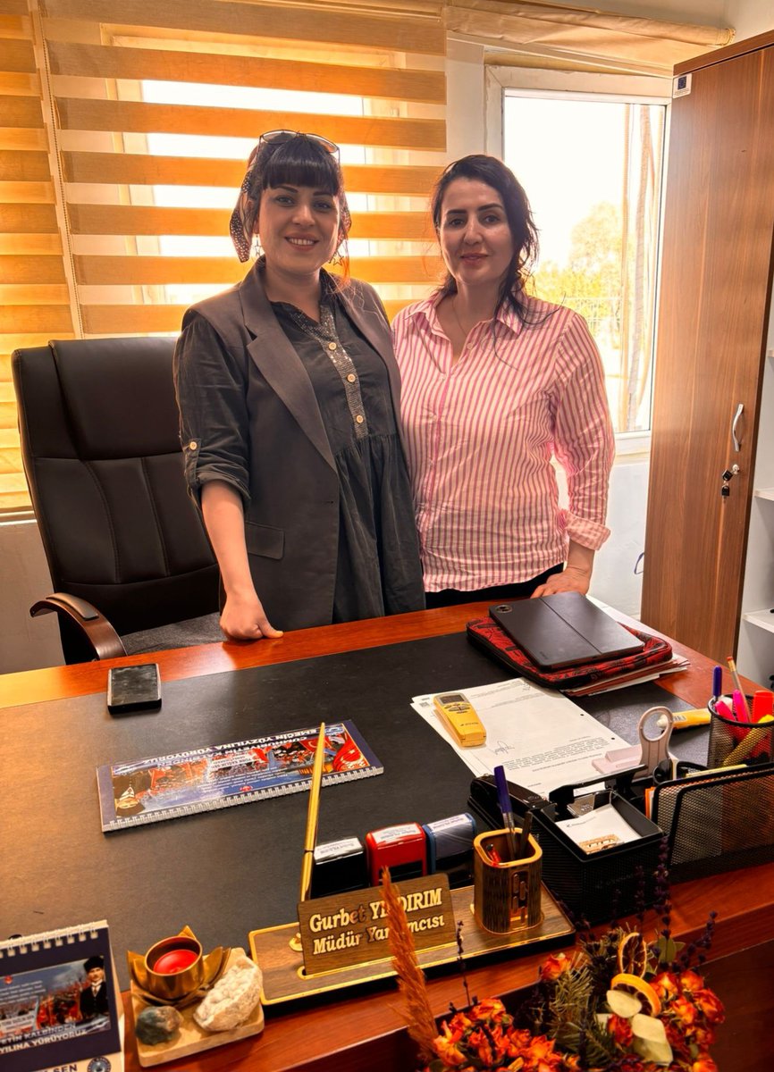 2005 Yılı Kocaeli ASHM İl Müdürlüğü'nde yeni göreve başlamış,çömez bir memur iken aynı kurumda birlikte görev yaptığım kıymetli arkadaşım Emine, Adana' da hayırlı olsun ziyaretime geldi. İyi ki yolumuz kesişmiş. İnsanın en büyük kazancı, biriktirdiği dostluklardır. 🫶💐