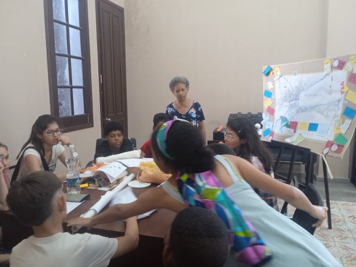 Así también se construye futuro 😍
Adolescentes en Taller de Primavera 🌼 
#MatancerosEnVictoria
#GirónEsHoy