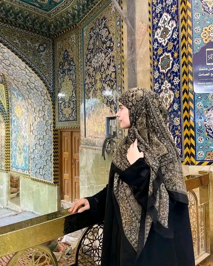 ابوتراب ع سے نسبت کا فیض ہےہم پر 
وگرنہ خاک کےپتلوں کی آبرو کیا ہے۔۔❤