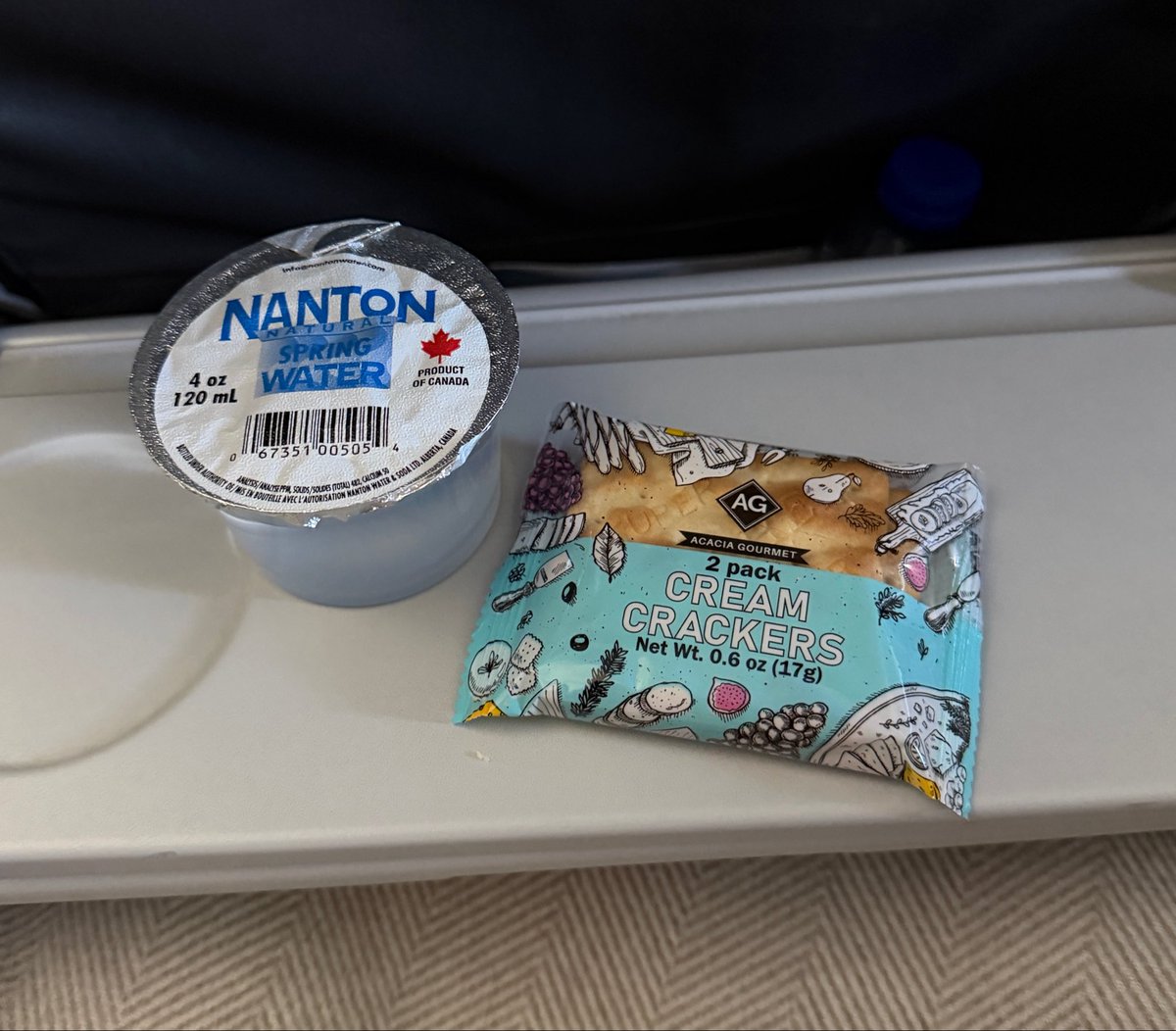 JohnOberg's tweet image. Hey @AmericanAir, thanks for the excellent #vegan meal on my 9-hour flight: Spring water and 2 crackers. 🥴