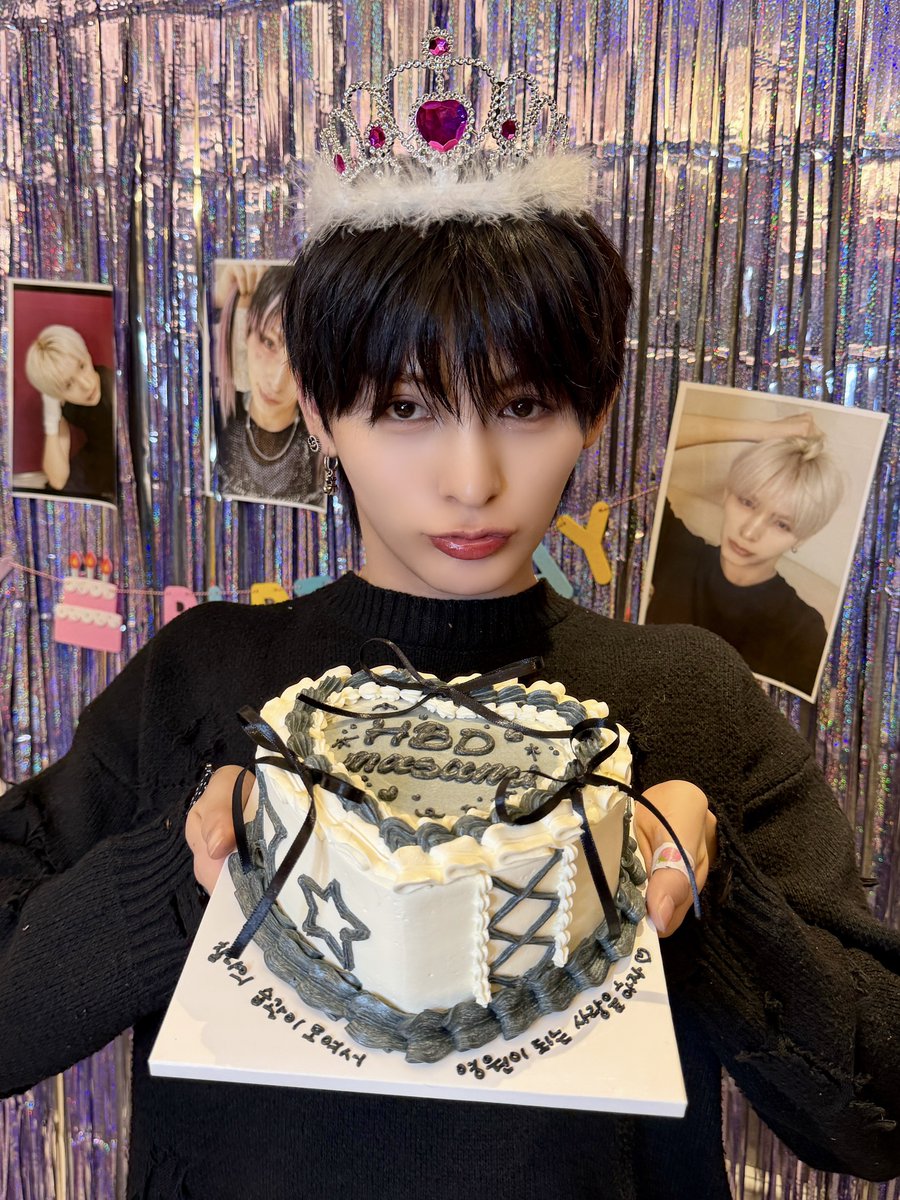 ALL(H)OURS tweet media