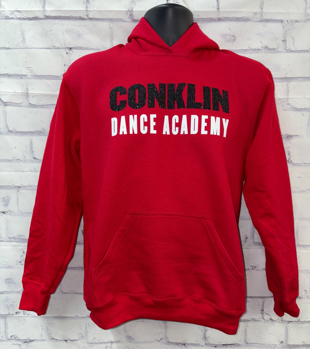 ZAPathletics's tweet image. Glitter logos for Conklin Dance😍✨

#smallbusiness #screenprinting #vinyl #Embroidery #ZAP #Zappia #customapparel